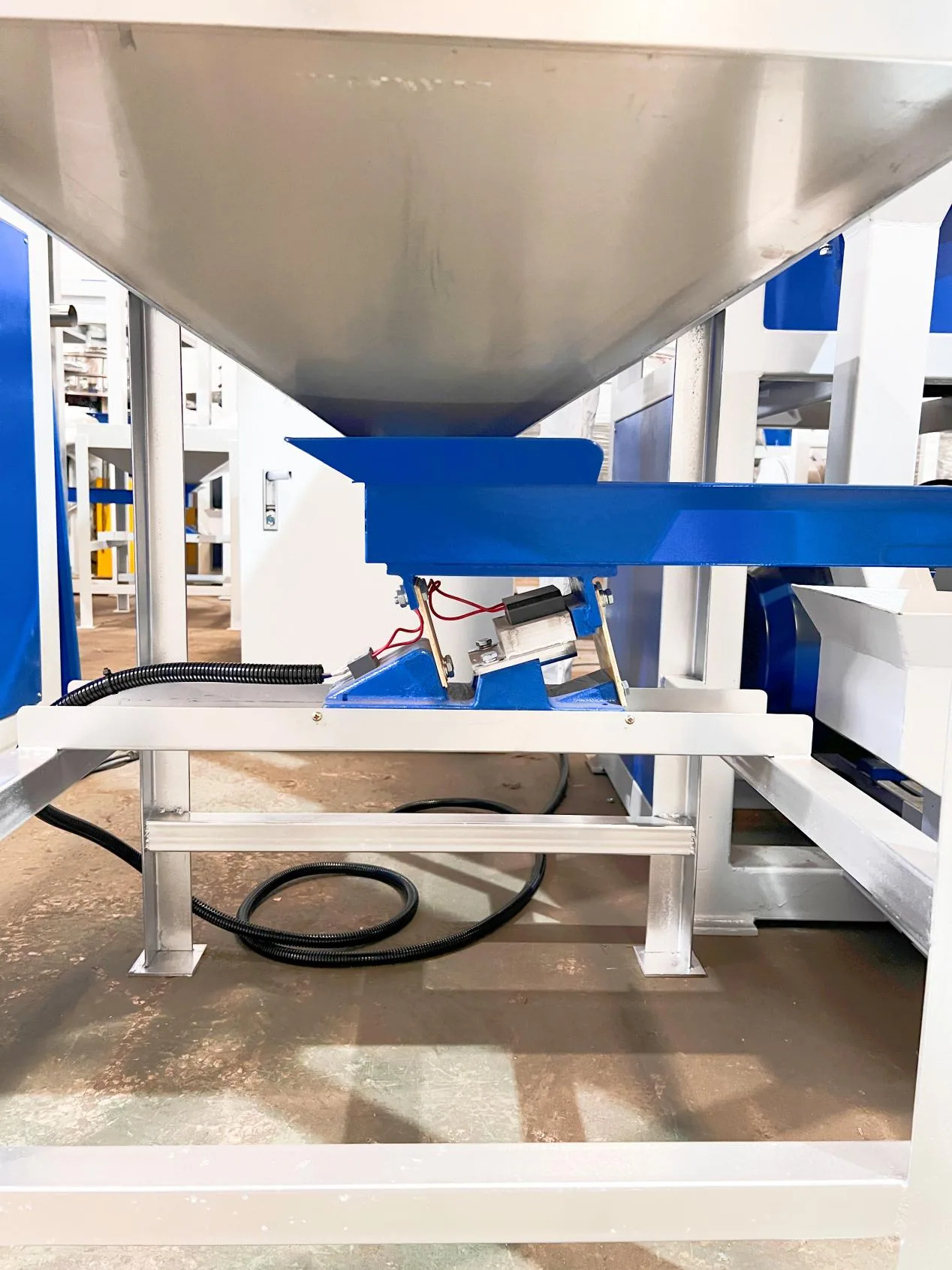 ATM500 feed hopper and frame ATM500 feed hopper and frame