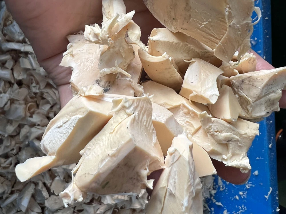 Pre-shredded plastic before crushing Pre-shredded plastic before crushing