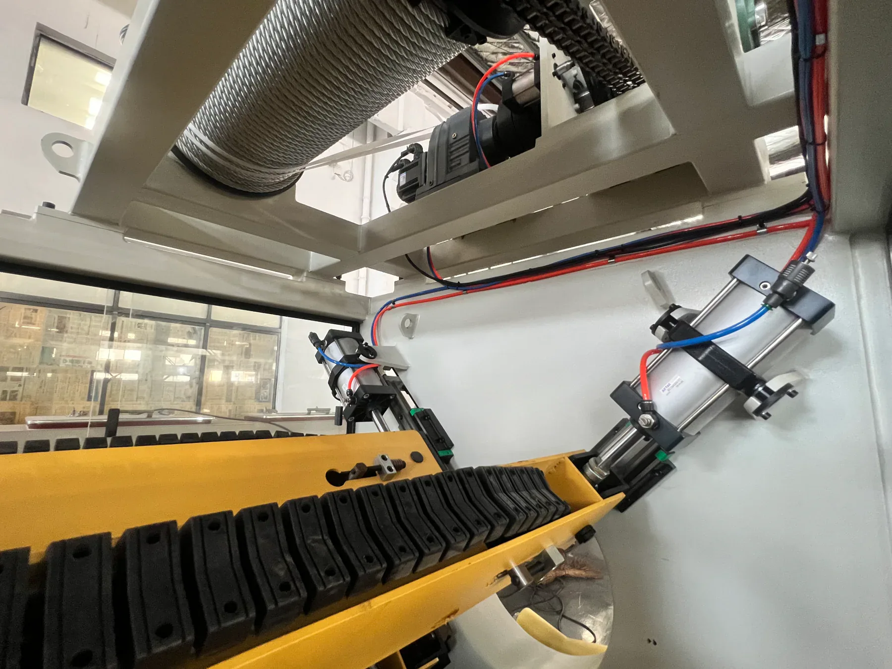 QY250 Plastic Pipe Four-Claw Haul-off Machine product detail 5 QY250 Plastic Pipe Four-Claw Haul-off Machine product detail 5