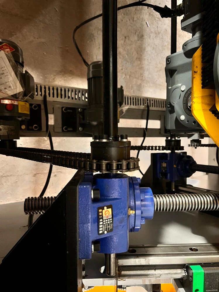 QY450 Plastic Pipe Six-Claw Haul-off Machine product detail 4