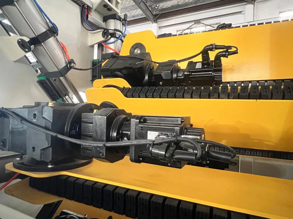 QY800 Plastic Pipe Eight-Claw Haul-off Machine product detail 5