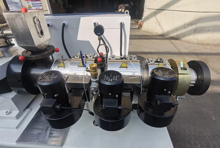 Feeding And Vacuum Venting