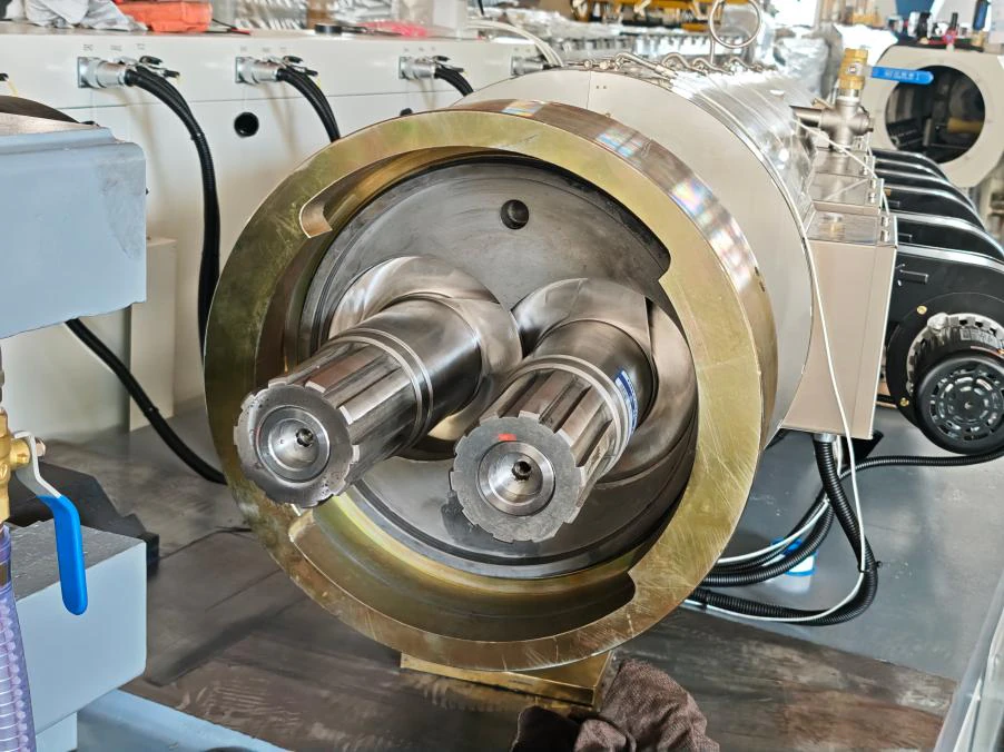 Feeding And Vacuum Venting Feeding And Vacuum Venting